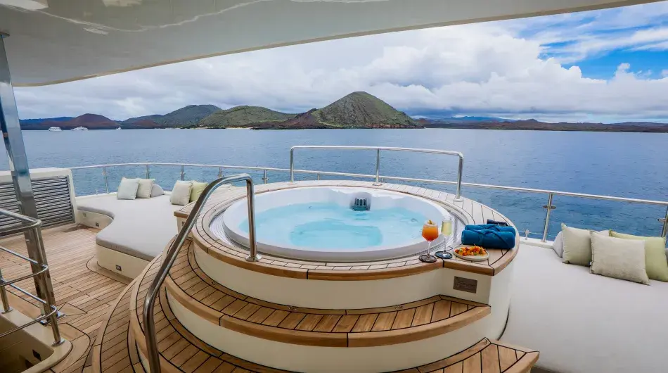 M/C Monique Catamaran Sky Deck Spa