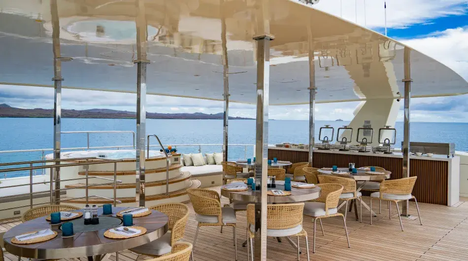 M/C Monique Catamaran Sky Deck