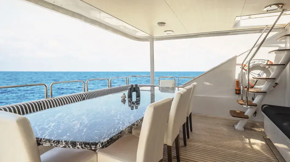 galaxy-stella-dining-out-galapagos-cruises