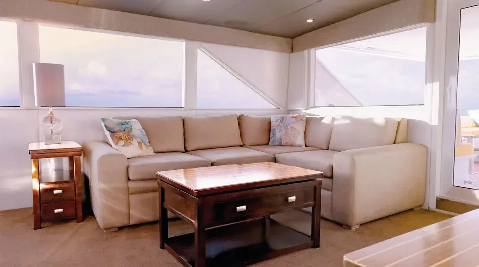 galaxy-stella-living-room-capitan-galapagos-cruises