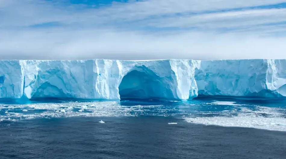 Huge-antarctica-blue-iceberg