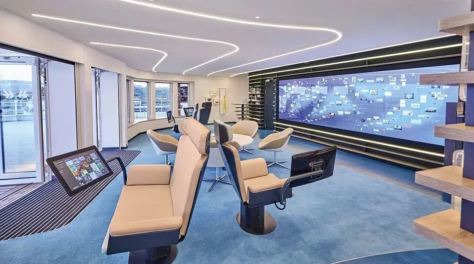 Hanseatic Inspiration Ocean Academy: ctsy Hapag Lloyd Cruises