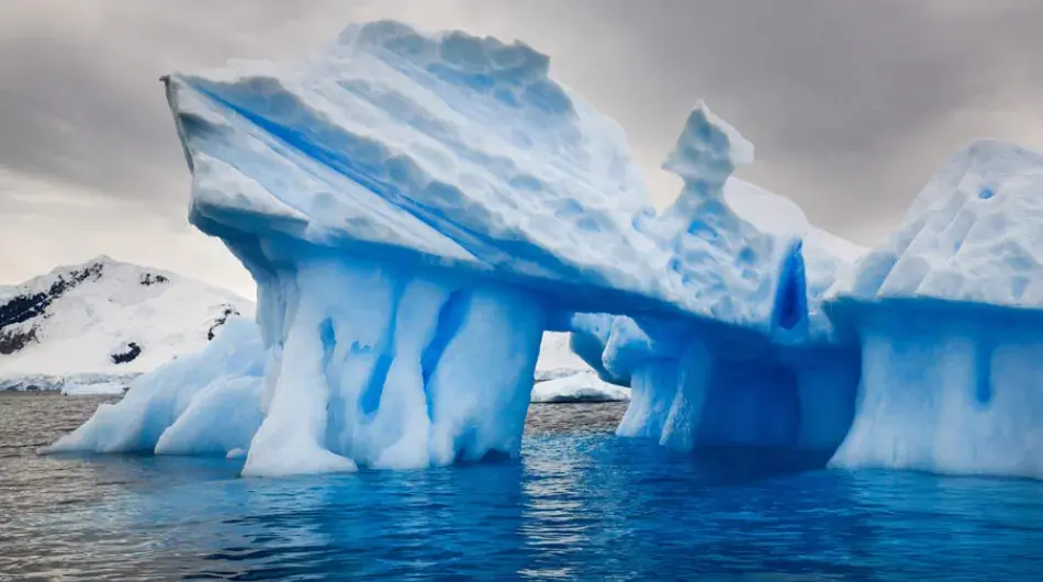Iceberg-in-blue-and-grey