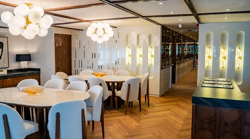 Grand Ocean Spray Galapagos Cruise Ship - Dining Area Grand Ocean Spray Galapagos Cruise Ship - Dining Area