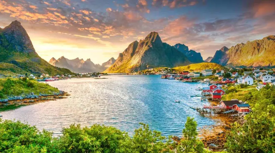 Reine-village_Lofoten_Norway-GALLERY