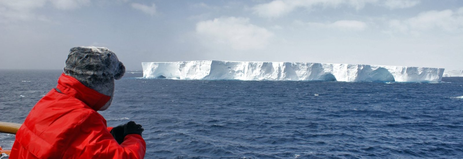 Antarctica_Scenery_Iceberg_PAX-1613x1080