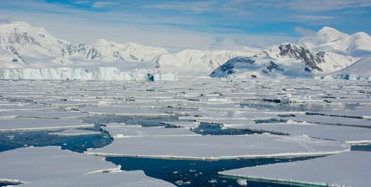 Sailing along Shackleton Ice Shelf Sailing along Shackleton Ice Shelf