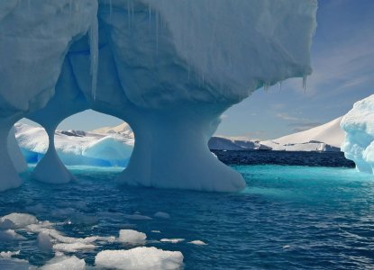 Ice bridges in Antarctica) 