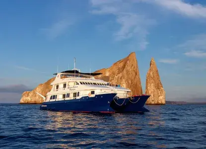 Reina Silvia Voyager