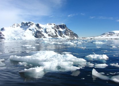A comparison of two poles from a traveller’s perspective A comparison of two poles from a traveller’s perspective