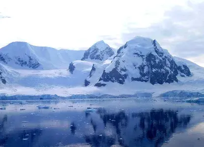  Antarctic-reflection.jpg 