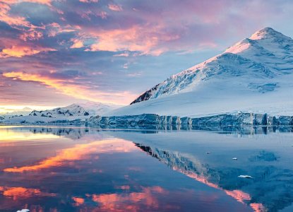 Antarctic Midnight sun landscape with snowy mountains and calm bay) 