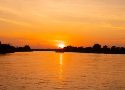 Magdalena river sunset, Colombia) 