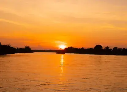 Magdalena river sunset, Colombia) 