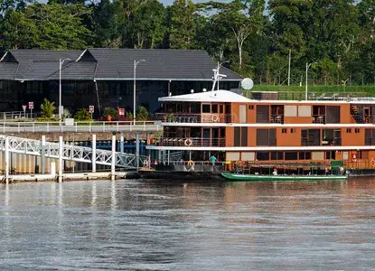 Exterior view of Anakonda ship) 