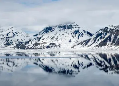  Svalbard_panoramic-reflection-hero.jpg 