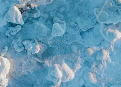 Ice floes on the water in the Arctic) 