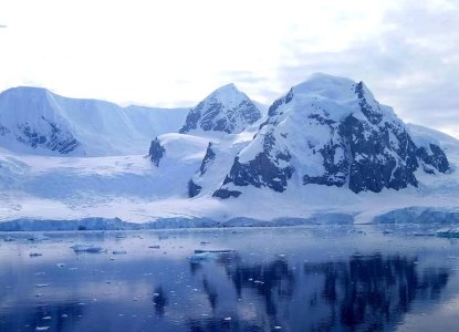 Beautiful Antarctic Vista) 
