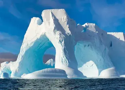 Arched Iceberg in Antarctica) 