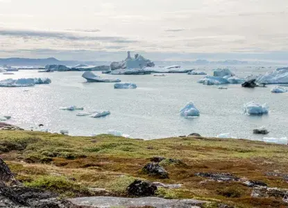  disko-bay-panoramic-icebergs.jpg 