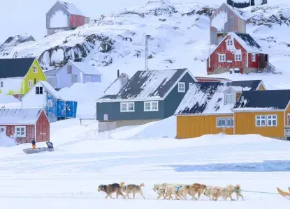  kullorsuaq-village-dog-sledding-greenland.jpg 