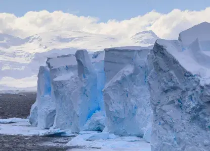  Huge-Atarctic-iceberg.jpg 